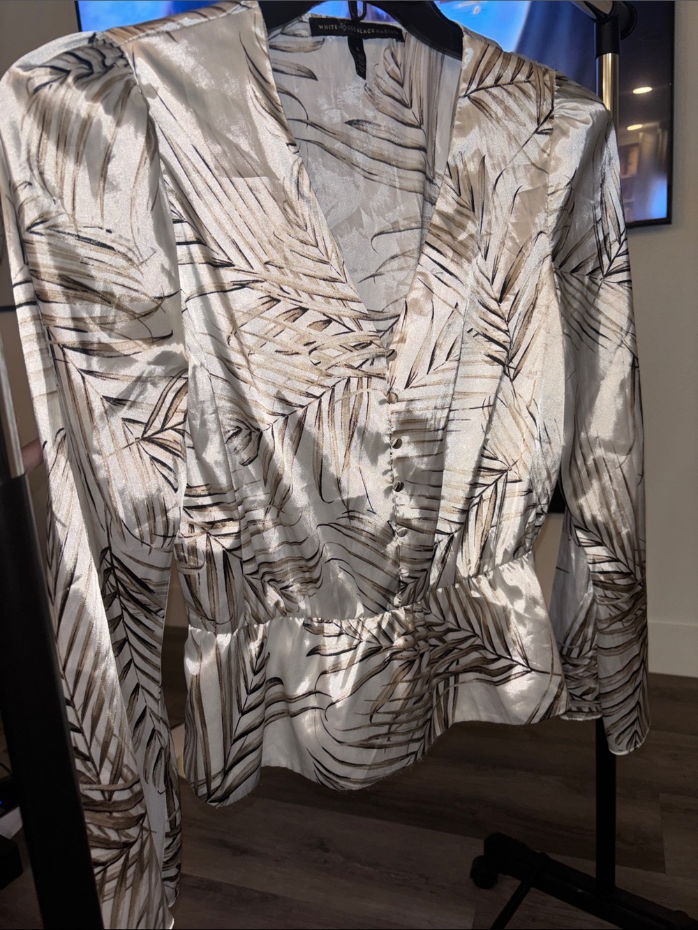 White House Black Market Women's Satin V-Neck Blouse in Beige Palm Print Size S